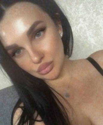 Мои услуги - твое удовольствие. Живу в самом сердце Москвы и каждую встречу превращаю в незабываемое приключение. Мои возможности безграничны: от нежного эротического массажа до жгучей экспериментальной игры. Мои фото, 100% подтверждены отзывами клиентов, которые обещают погрузиться в мир наслаждения и оставить все заботы позади. 🌹 Расскажи мне свои самые глубокие фантазии и вместе мы осуществим их. Позволь себе насладиться этой неземной прелестью. Жду тебя в своих объятиях в Москве! 💋 Марина