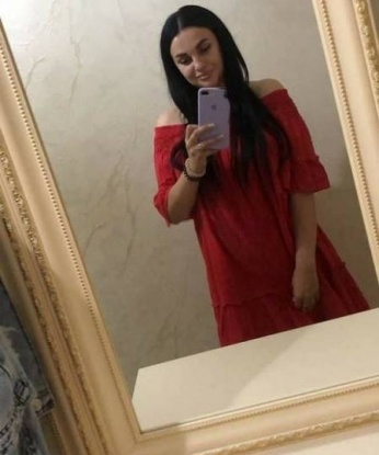 Мои услуги - твое удовольствие. Живу в самом сердце Москвы и каждую встречу превращаю в незабываемое приключение. Мои возможности безграничны: от нежного эротического массажа до жгучей экспериментальной игры. Мои фото, 100% подтверждены отзывами клиентов, которые обещают погрузиться в мир наслаждения и оставить все заботы позади. 🌹 Расскажи мне свои самые глубокие фантазии и вместе мы осуществим их. Позволь себе насладиться этой неземной прелестью. Жду тебя в своих объятиях в Москве! 💋 Марина