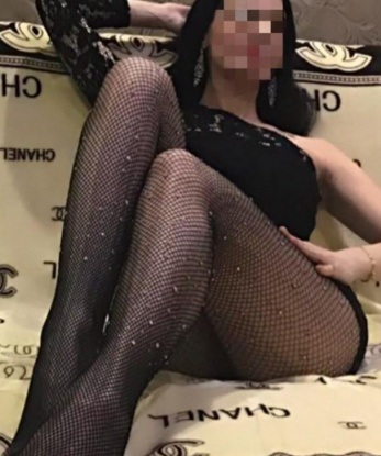 🌟 Я приглашаю тебя в мир наслаждения и разврата, где каждая встреча станет магической и сливками на твое милое любопытство. 💋
Я готова предложить тебе широкий спектр услуг для релаксации и блаженства. От нежных эротических массажей до пикантных ролевых игр - выбирай то, что требует твоя душа. 💦
Я обещаю полную конфиденциальность и уверенность, что мое обслуживание оставит тебя полностью удовлетворенным. 💃💕 Посмотри на мои фото, чтобы ощутить прелести, которыми я буду тебя баловать. И помни, что я живу в Москве, так что насладись Москвой вместе со мной – звони прямо сейчас! 😉📞 Дарья